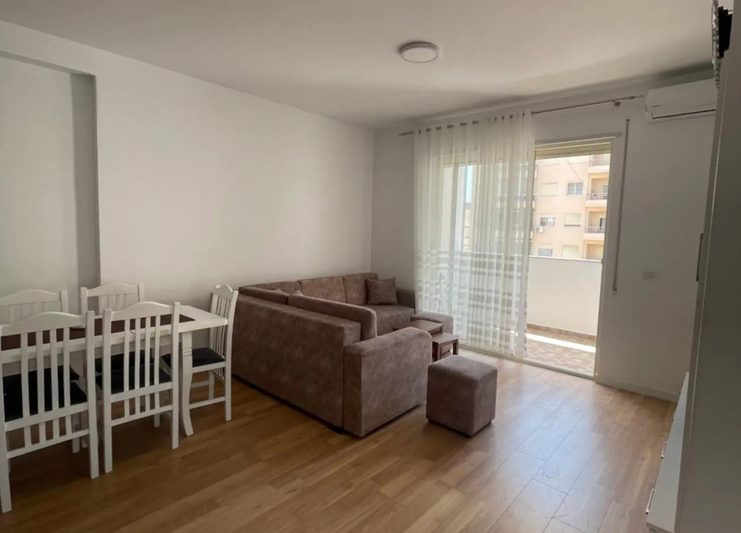 Roy Apartments IV Durrës