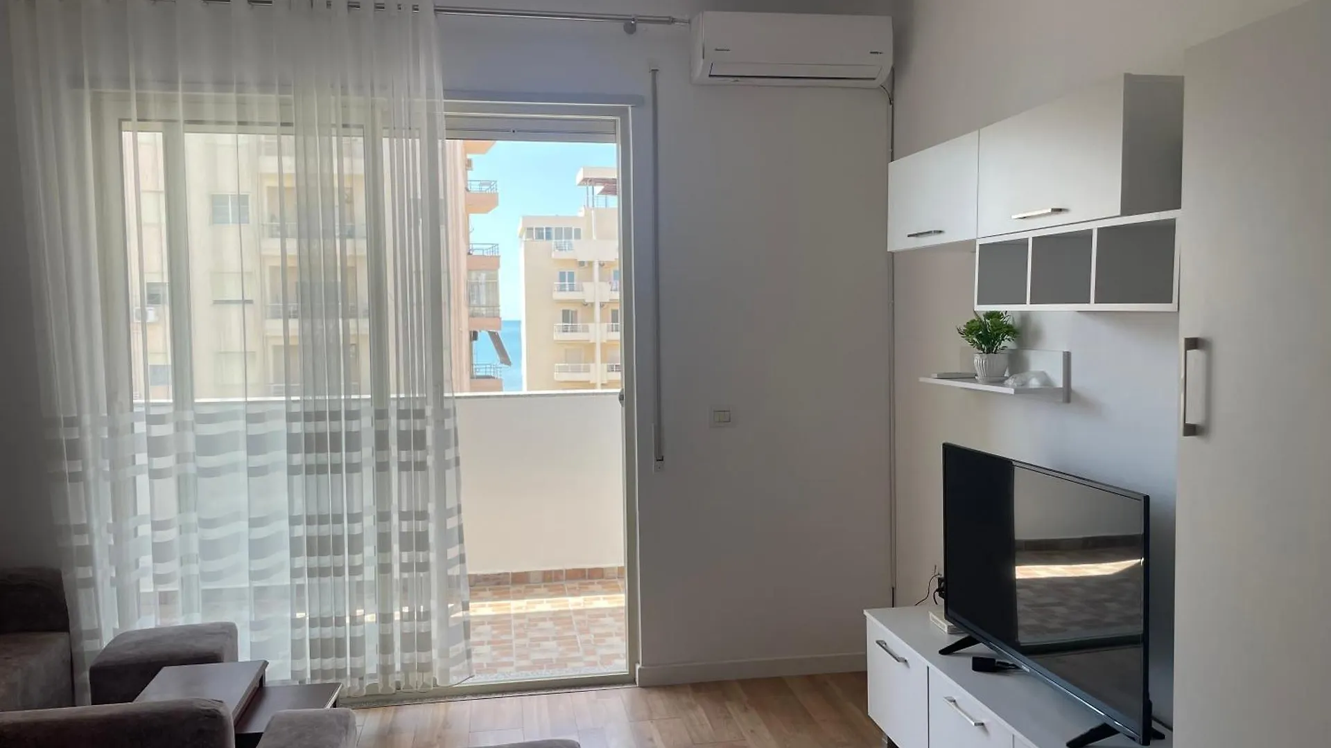 Roy Apartments IV Durrës 0*,